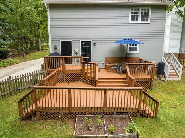 Building Photo - Gorgeous 3 Bedroom Traditional Home Locate...