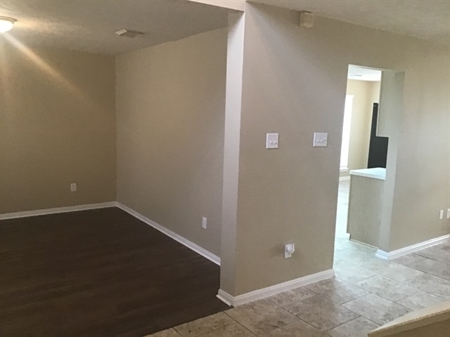 Building Photo - 1043 Leadenhall Cir