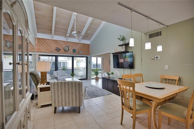 Building Photo - 1555 Tarpon Center Dr