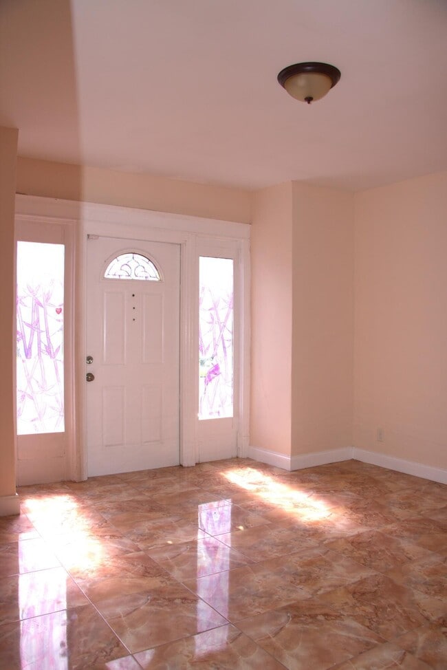 Building Photo - 5701 N Flagler Dr