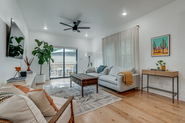 Building Photo - 211 Gibson
