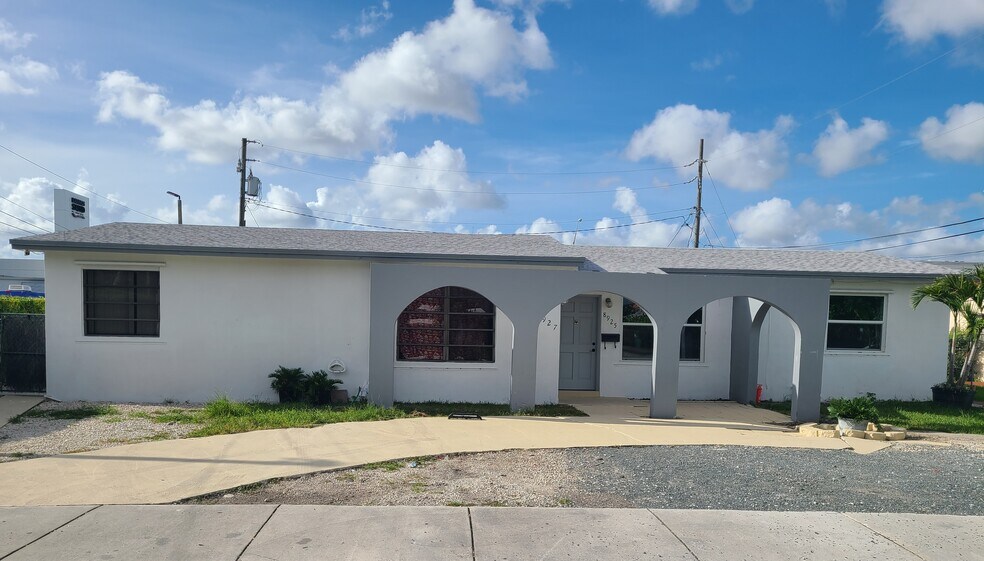Primary Photo - 8925 SW 40th Ter