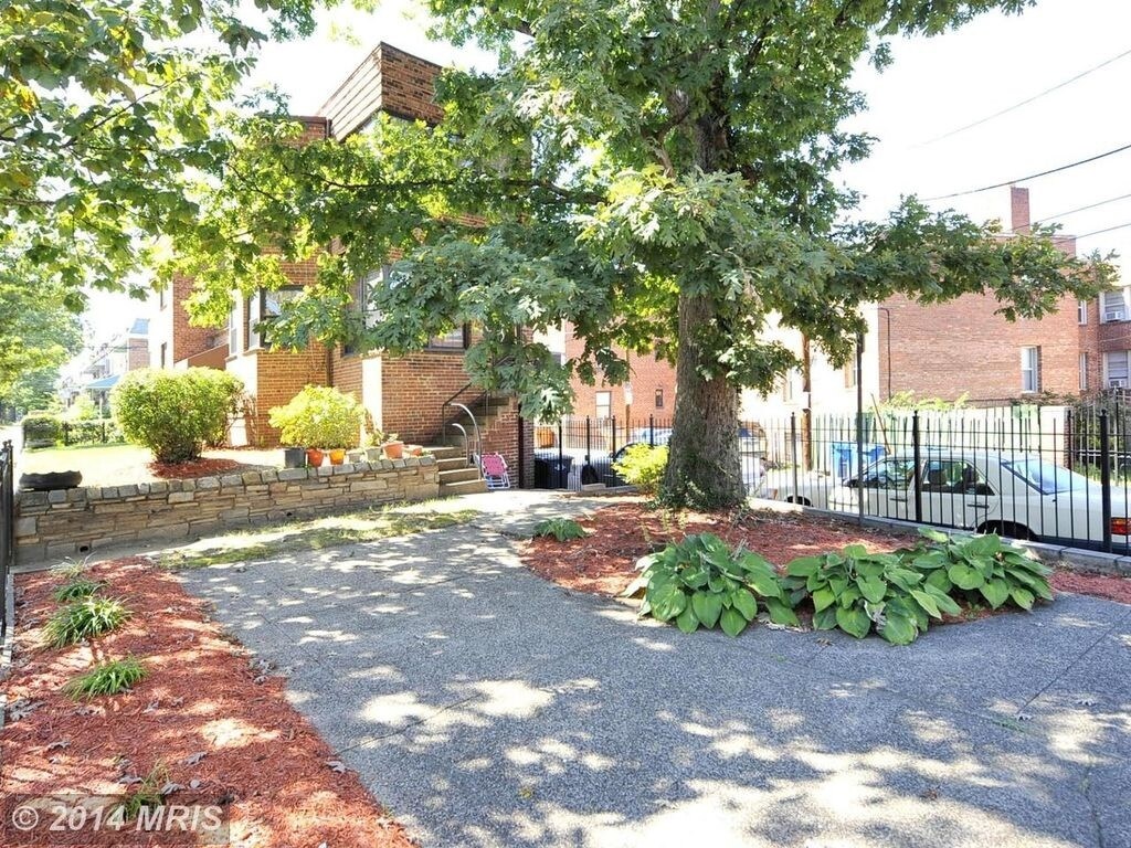 Courtyard - 433 Longfellow St. NW