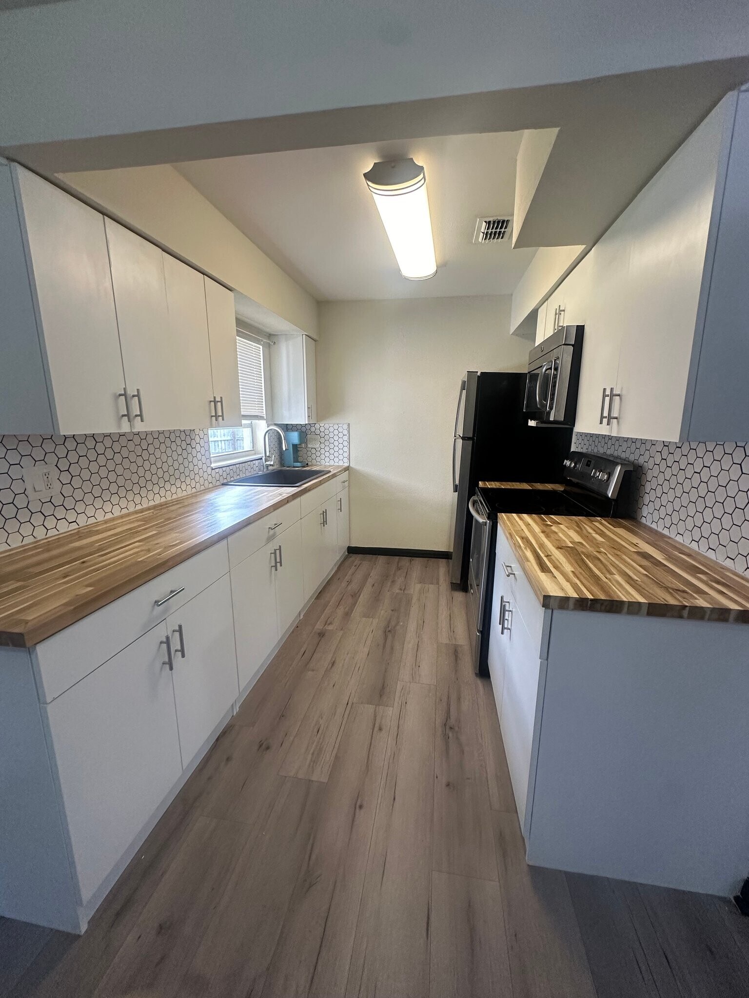 Building Photo - 8328 Cristobal Cir
