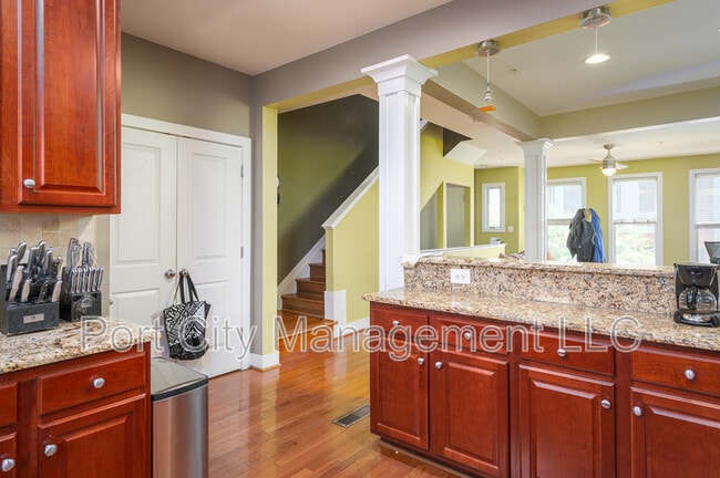 Building Photo - 9 Yogurt Ln