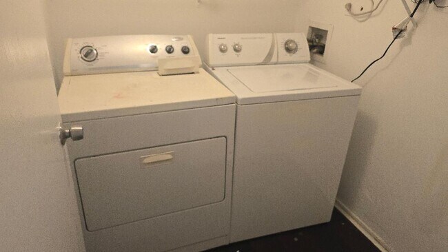 Building Photo - 3194 Coral Lake Ln