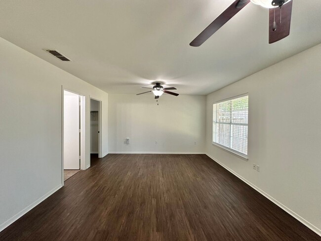 Building Photo - 3 Bedroom 2 Bath Rental in Whitehouse ISD!...