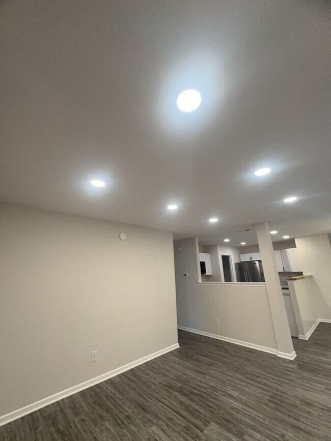 Building Photo - Beautiful 3 Bedroom, 2 Bath Available Now!