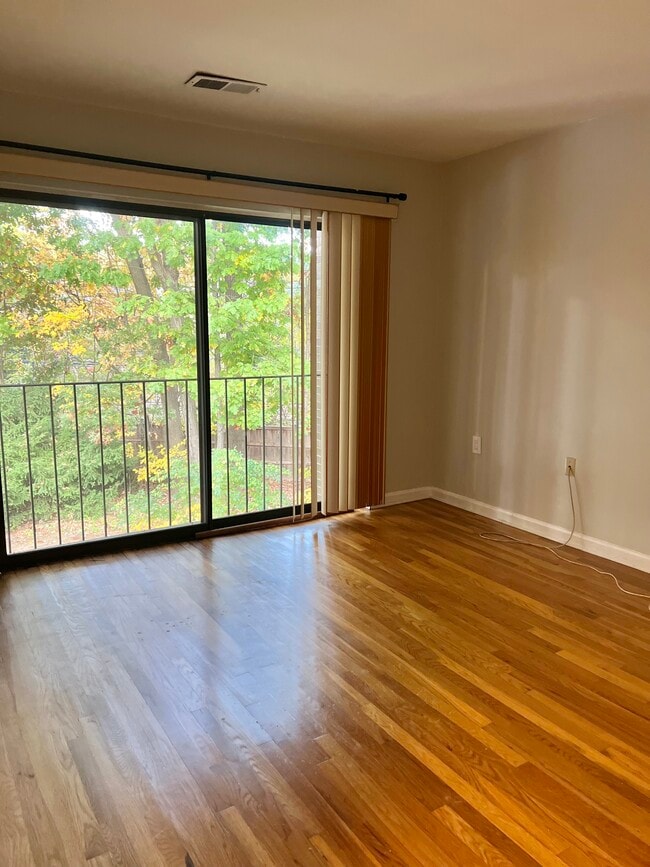 Building Photo - 7952 Inverness Ridge Rd