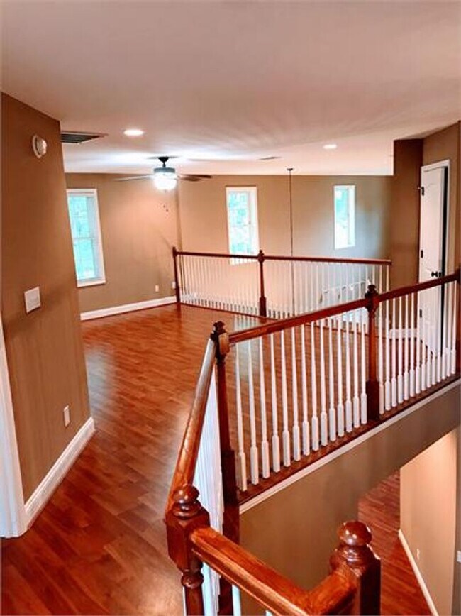 Building Photo - Townhouse in Forest