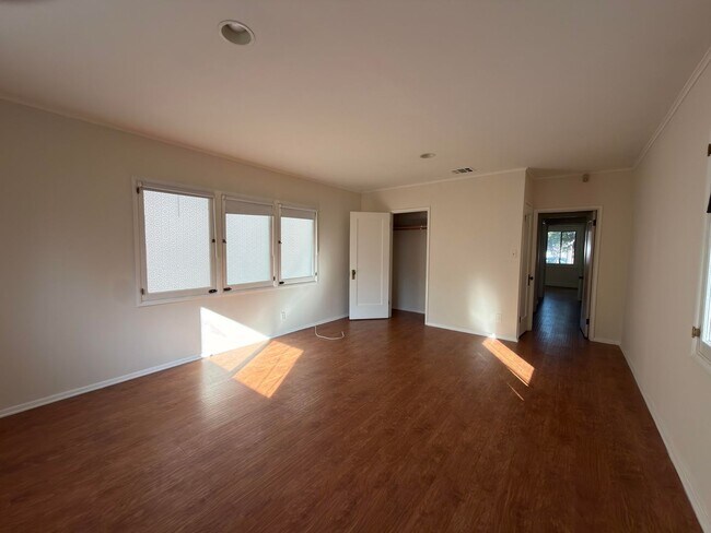 Building Photo - 1172 Alameda Ave