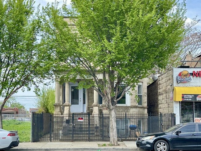 Building Photo - 3336 W Chicago Ave