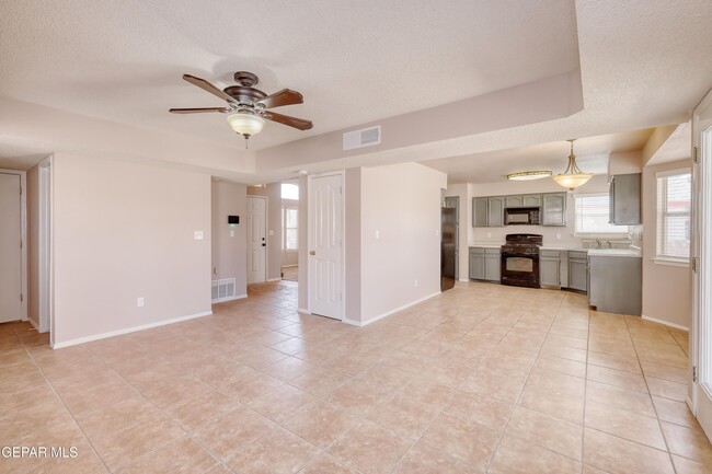 Building Photo - 12209 Chato Villa Dr