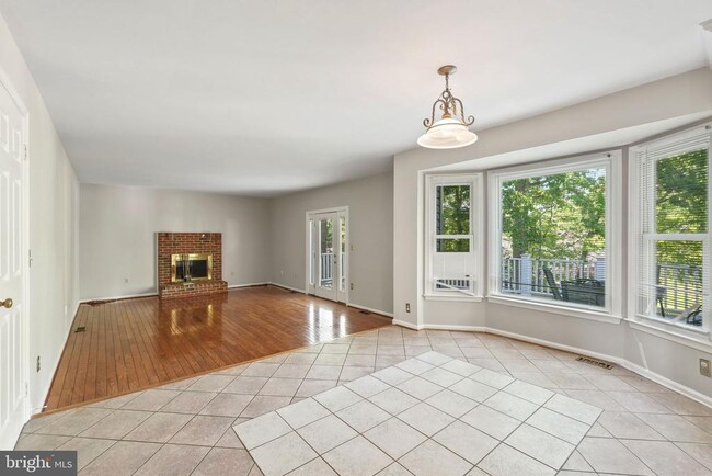 Building Photo - 10 Apple Blossom Ct