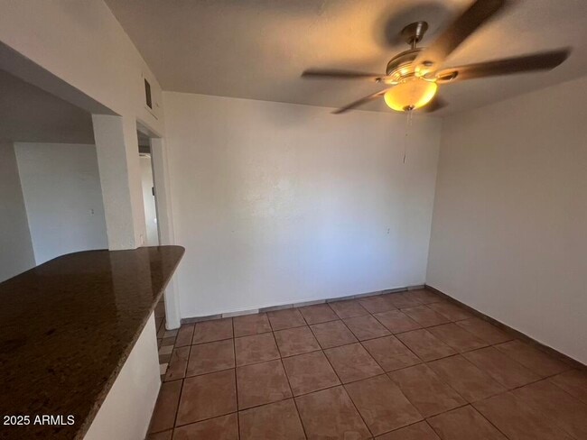 Building Photo - 526 S Mesa Dr