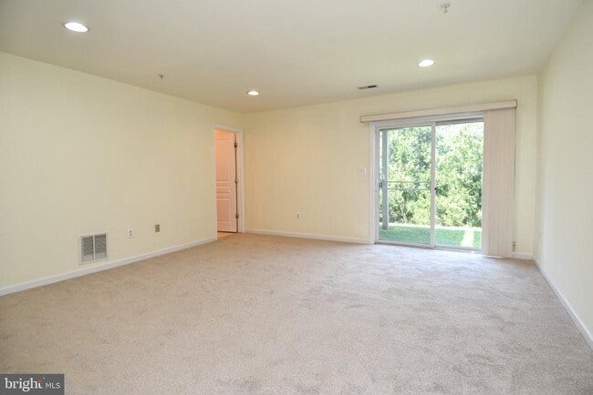 Building Photo - 8784 Lincoln St