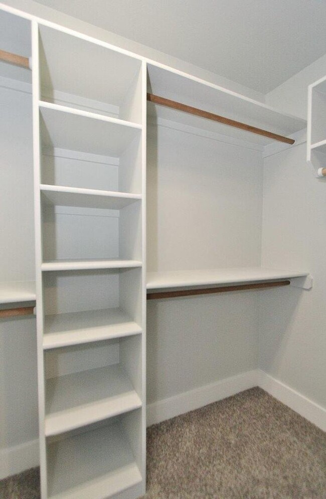 Building Photo - Adorable Craftsman Style Home