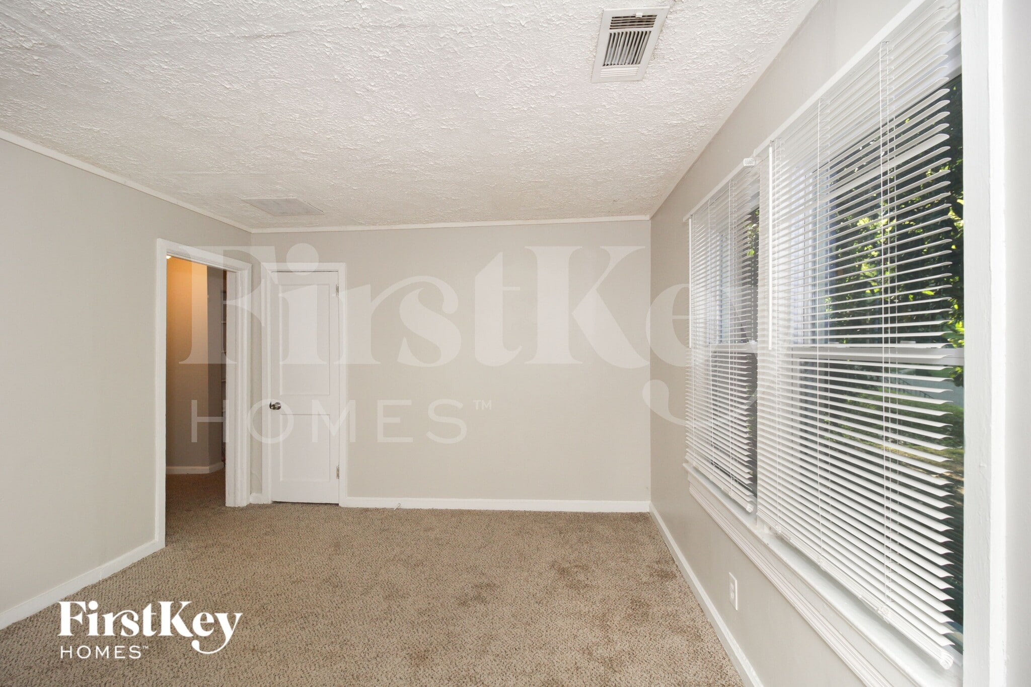 Building Photo - 1800 Oakmont Dr NW