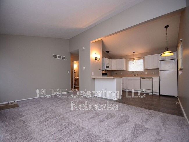 Building Photo - 8624 Templeton Dr