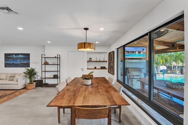 Building Photo - 1021 Guava Isle