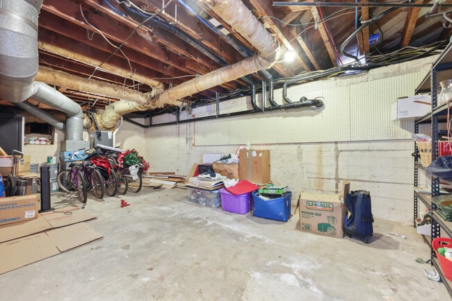 Building Photo - 3447 Goldfinch St