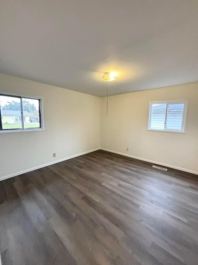 Building Photo - 7362 Sabre Ave