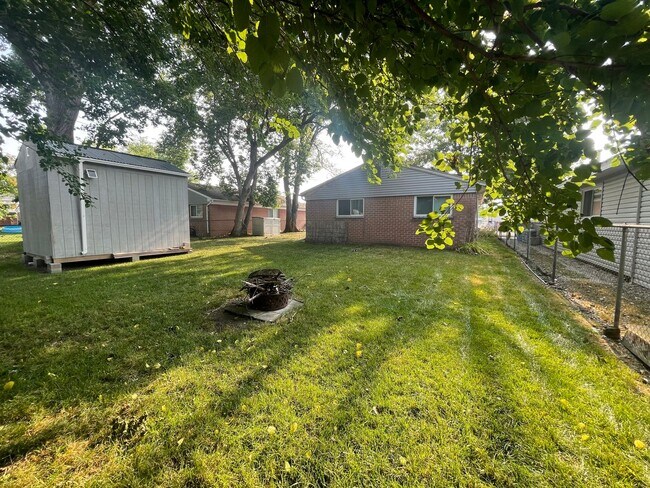 Building Photo - Charming 3-Bedroom Home with Updated Throughout & Fenced Yard!