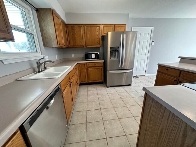 Building Photo - 4600 Wren Wood Dr