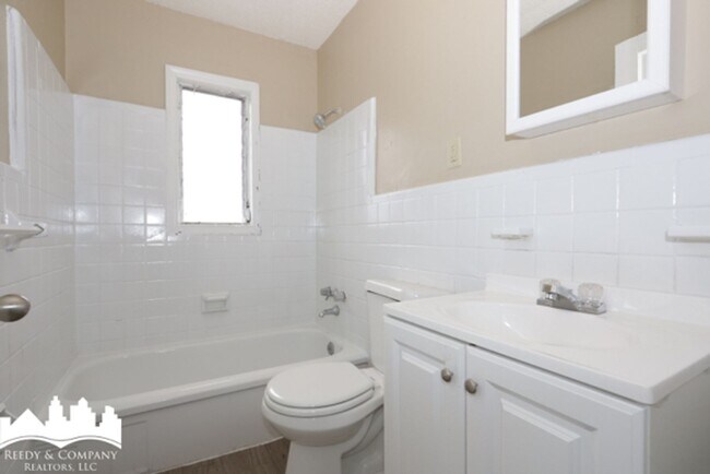 Building Photo - National/Guernsey Duplex