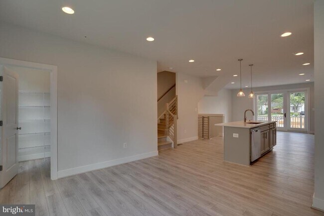 Building Photo - 5102 Oakmoore Dr