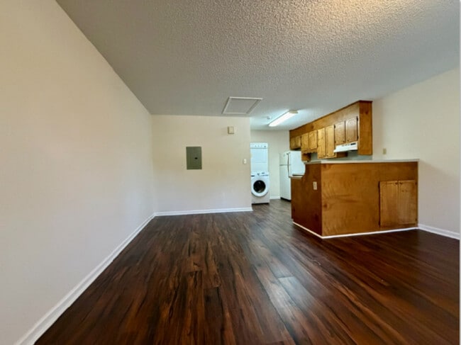 Building Photo - 1442 Riverview Rd