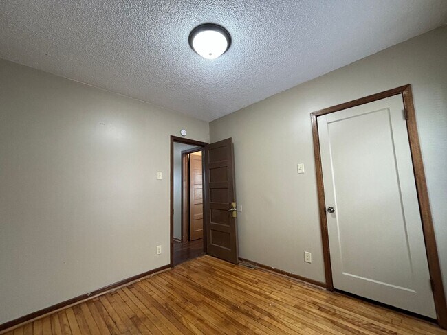 Building Photo - Single Family Home located south of Como Park! Apply TODAY!