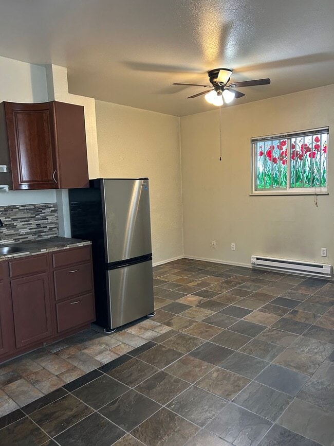 Building Photo - 1-Bedroom in Quiet 4-Plex near Ivywild