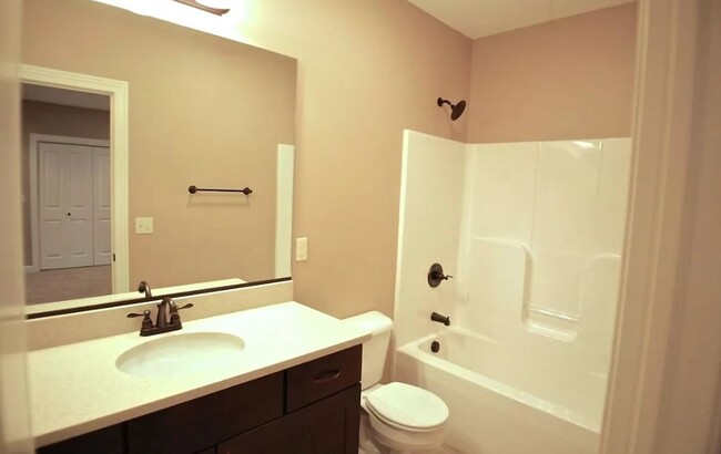 Building Photo - Centennial Pointe West