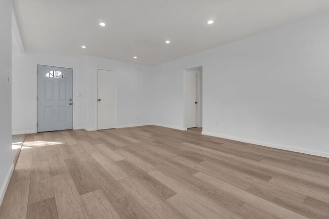 Building Photo - 1155 W Exposition Blvd