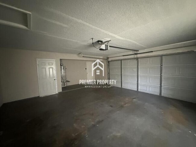 Building Photo - 2322 Bartlett Oaks Dr