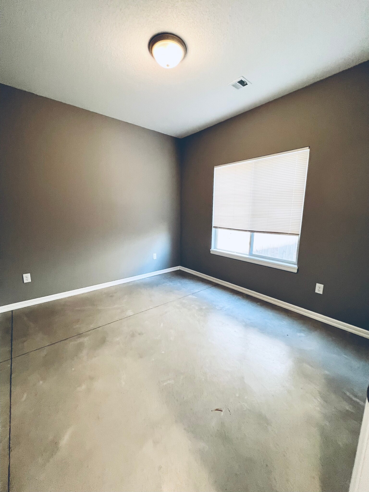Building Photo - 4803 N Hillside Ct