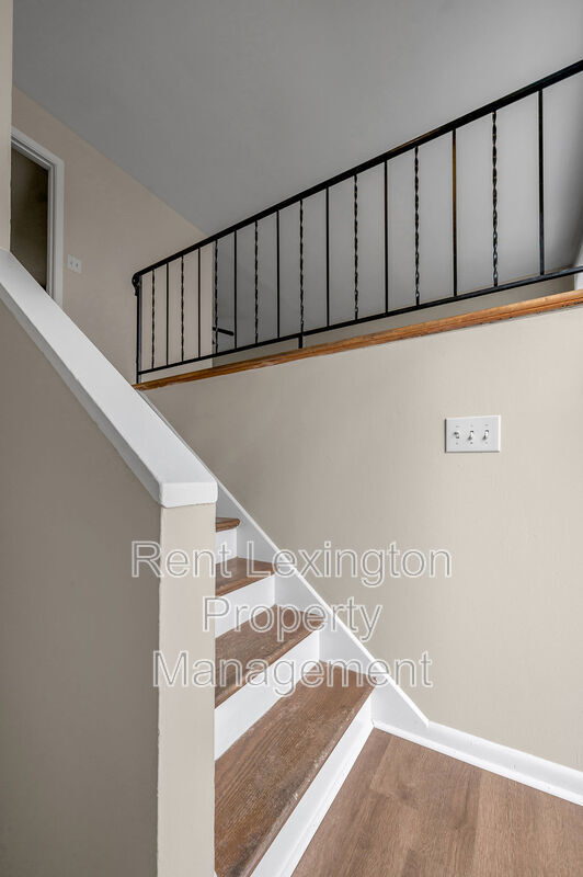 Building Photo - 833 Malabu Dr