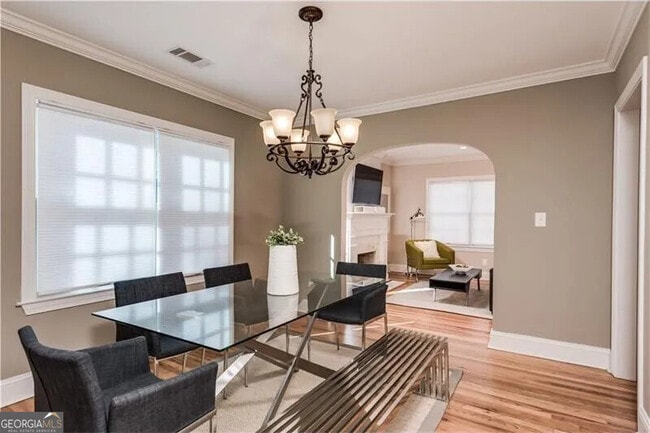 Building Photo - 311 Delmont Dr NE