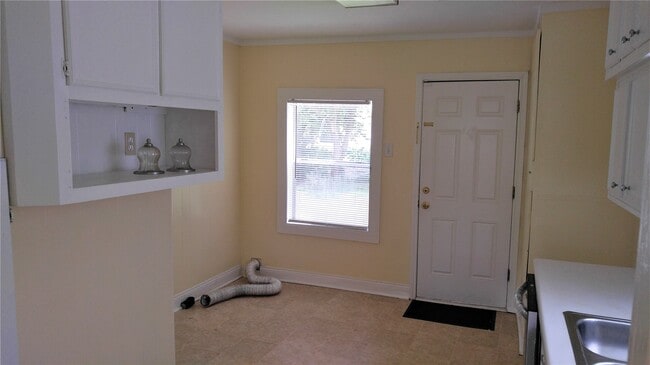 Building Photo - 2309 35th Ave N