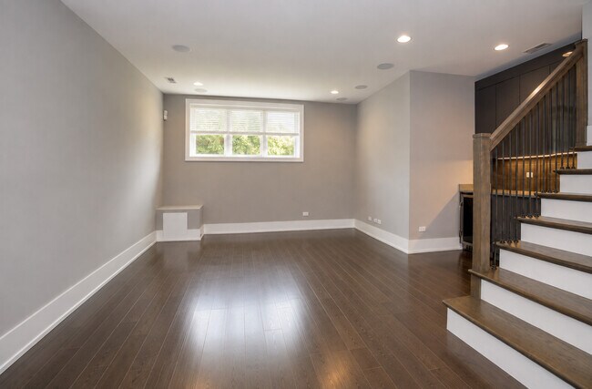 Building Photo - 4318 S Drexel Blvd