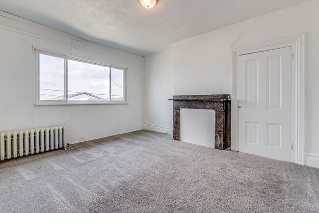 Building Photo - AVAILABLE July 2026 - Huge 5 Bedroom, 2 Bath Home in South Side Slopes w/ Garage Attached!