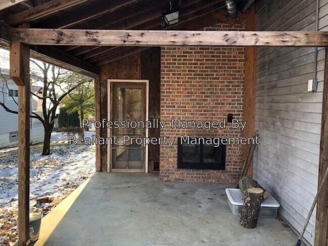 Building Photo - 244 Linden Ave