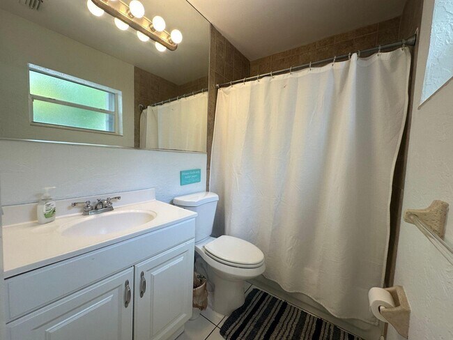 Building Photo - 740 NE 37th St