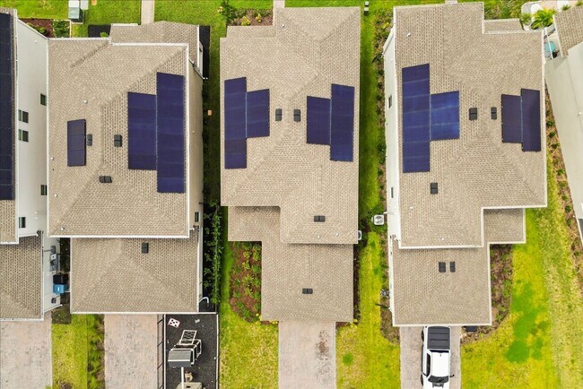 Building Photo - Spacious 5-Bedroom Solar Home for Rent in ...