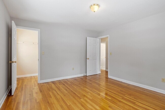 Building Photo - 20 Lovell St