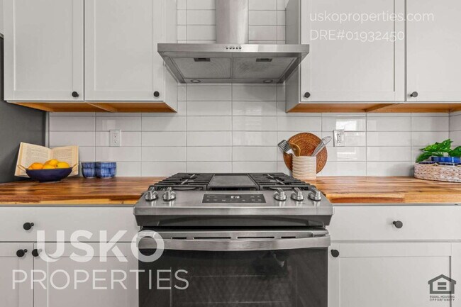 Building Photo - "Charming 4-Bed Retreat in the Heart of Sacramento - 1407 Sq Ft of Comfort!"