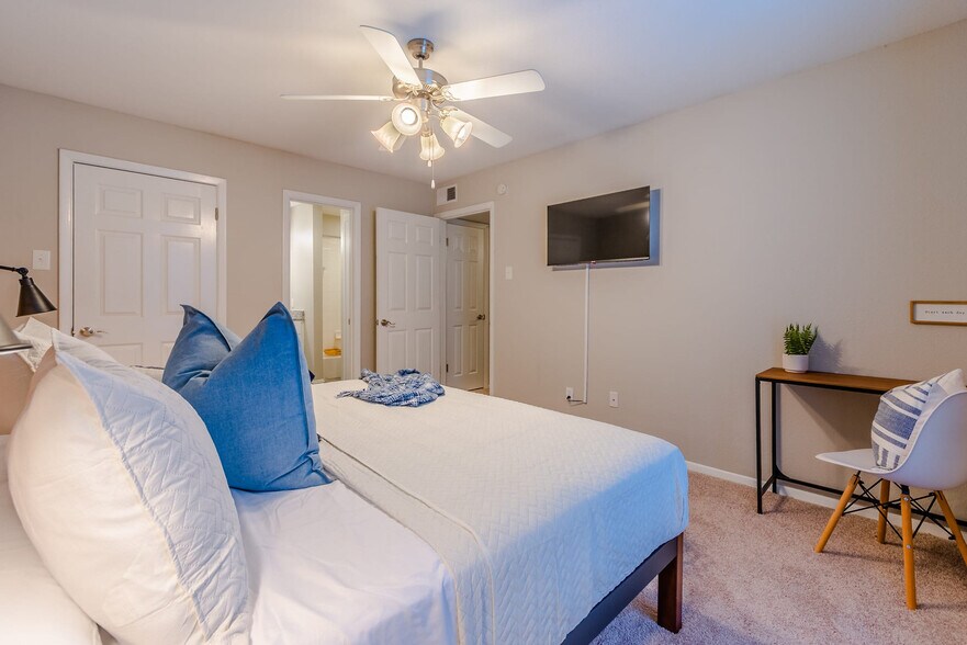 Building Photo - 10020 Regal Park Ln