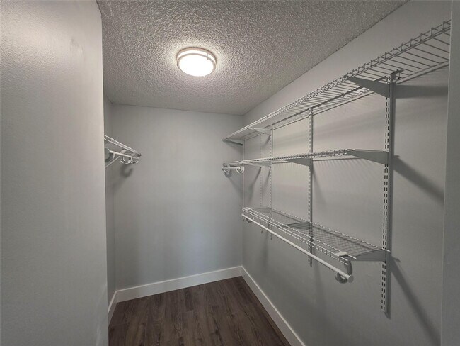 Building Photo - 2108 S Cypress Bend Dr