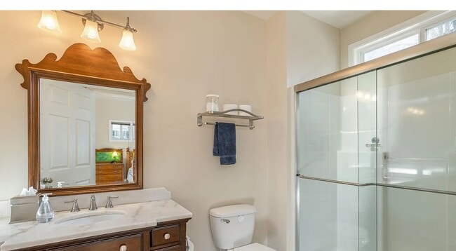 Building Photo - 477 Probart St